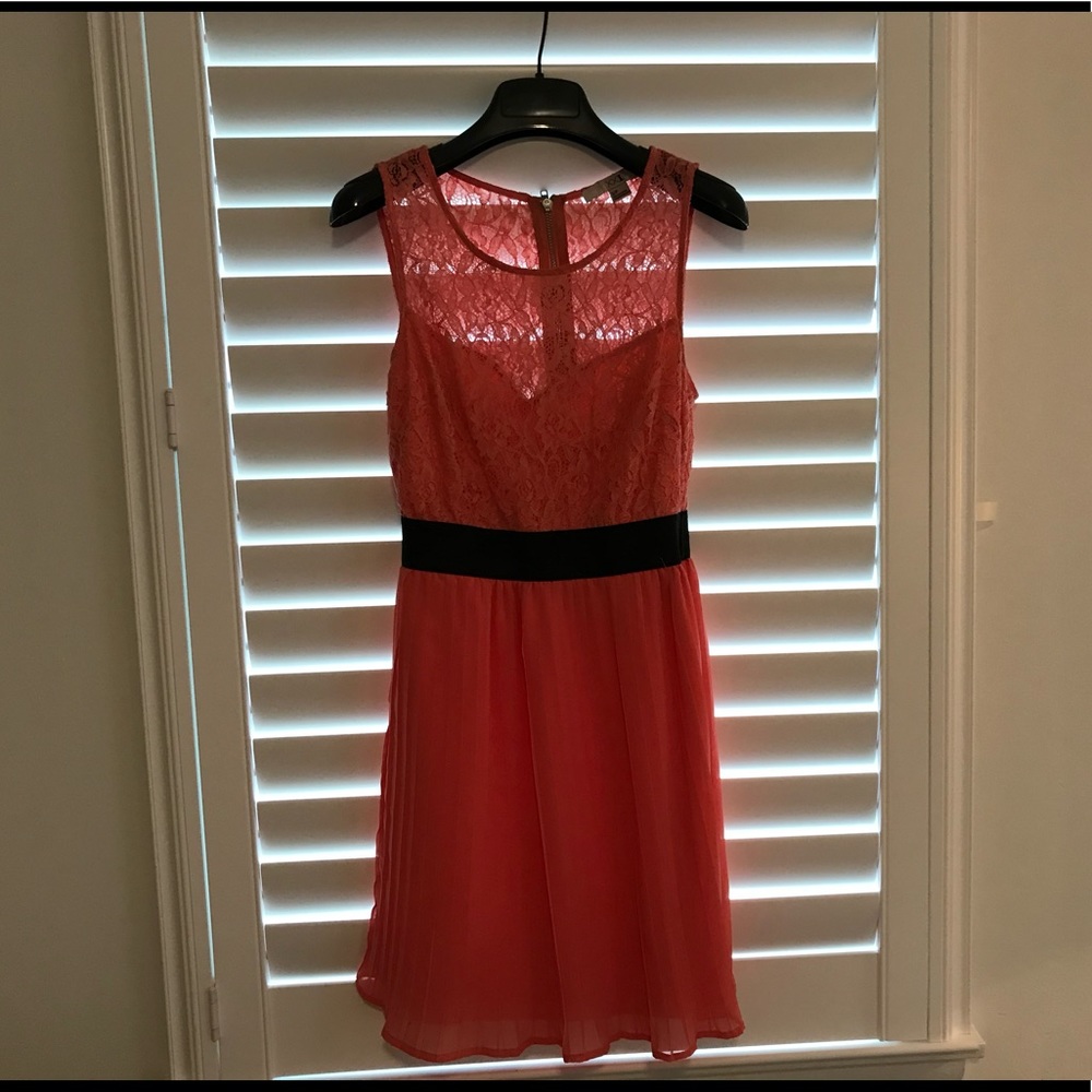 Forever 21 salmon color pleated chiffon and lace dress size Small.